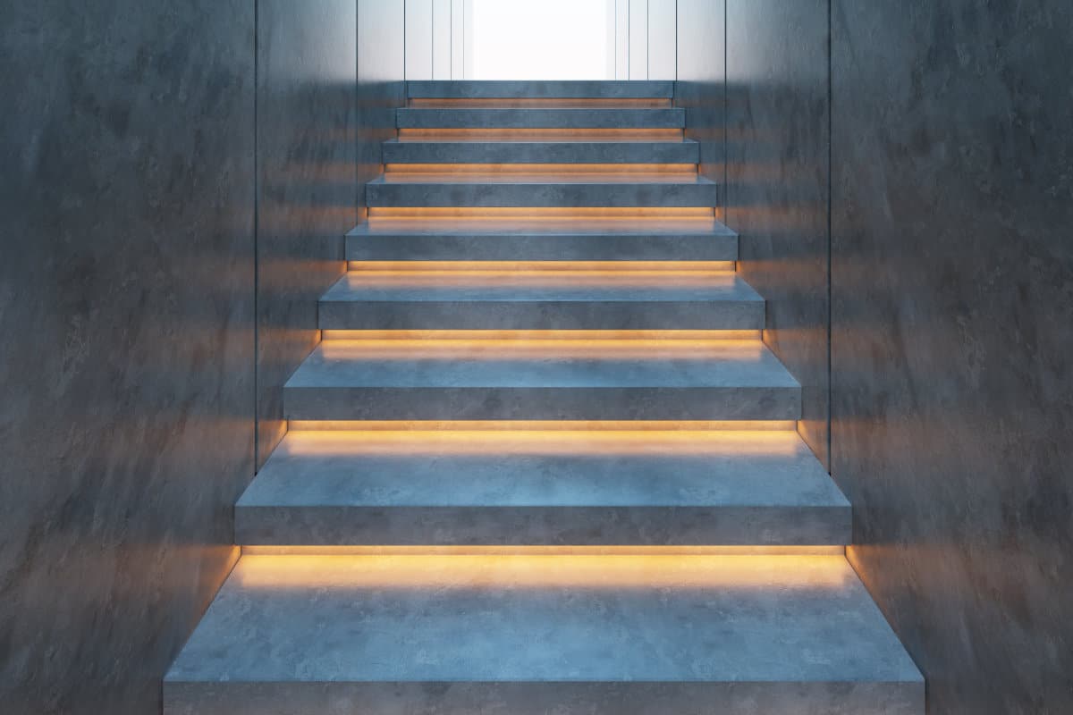 Moderne trap met led verlichting